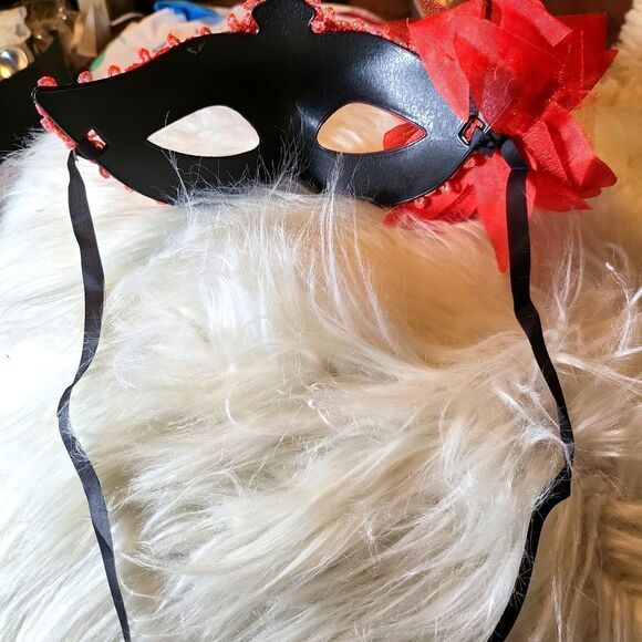 A mask, red and black,brand new! - Picture 4 of 4